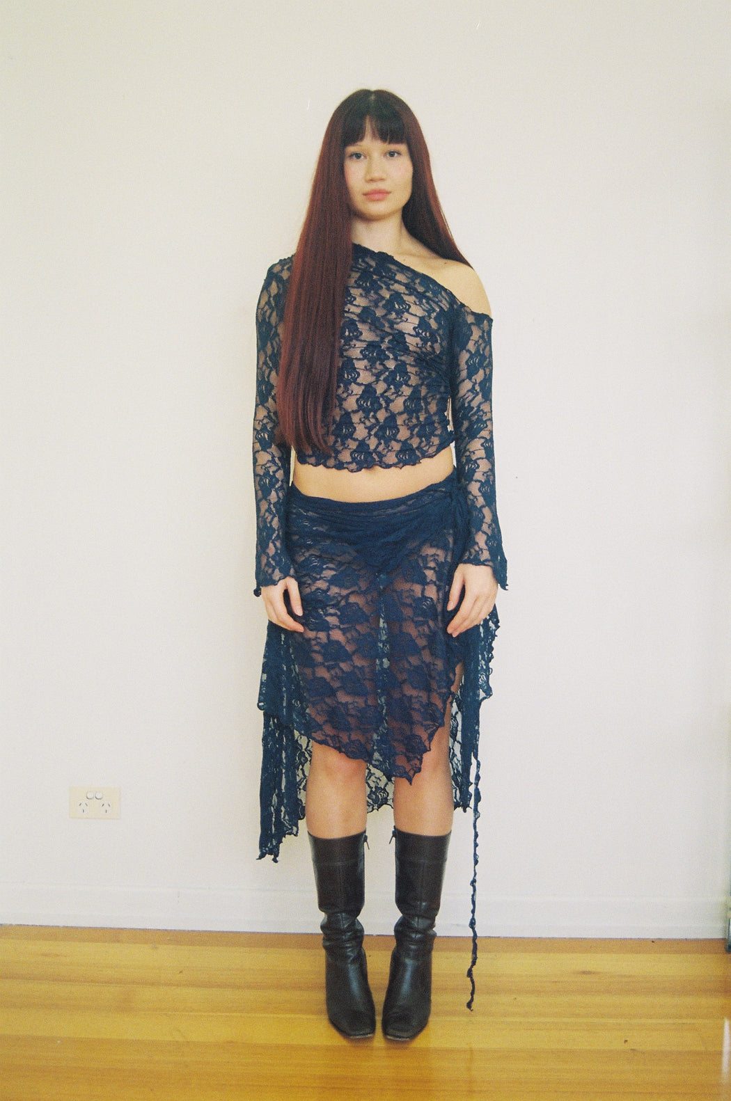 NAVY LACE POP SHOULDER TOP