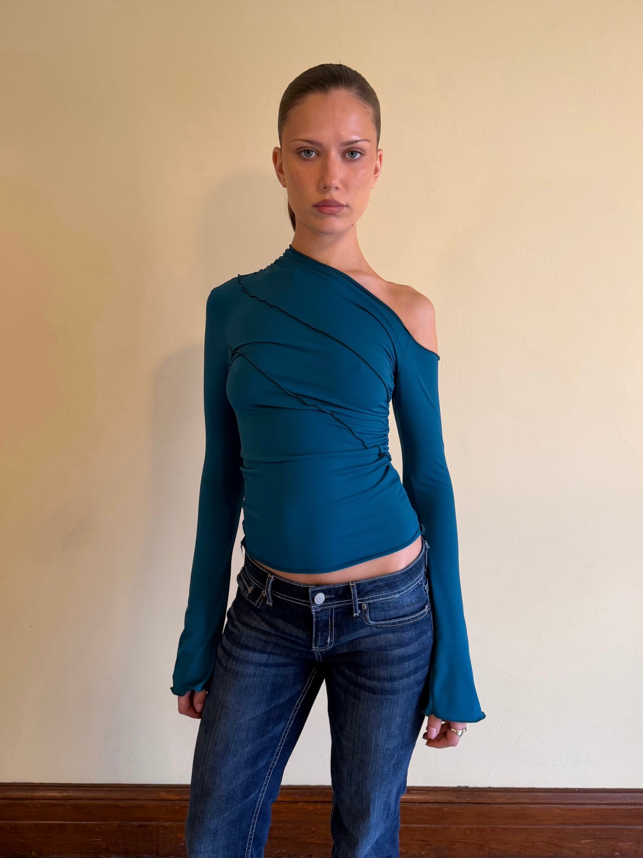 JADE POP SHOULDER TOP