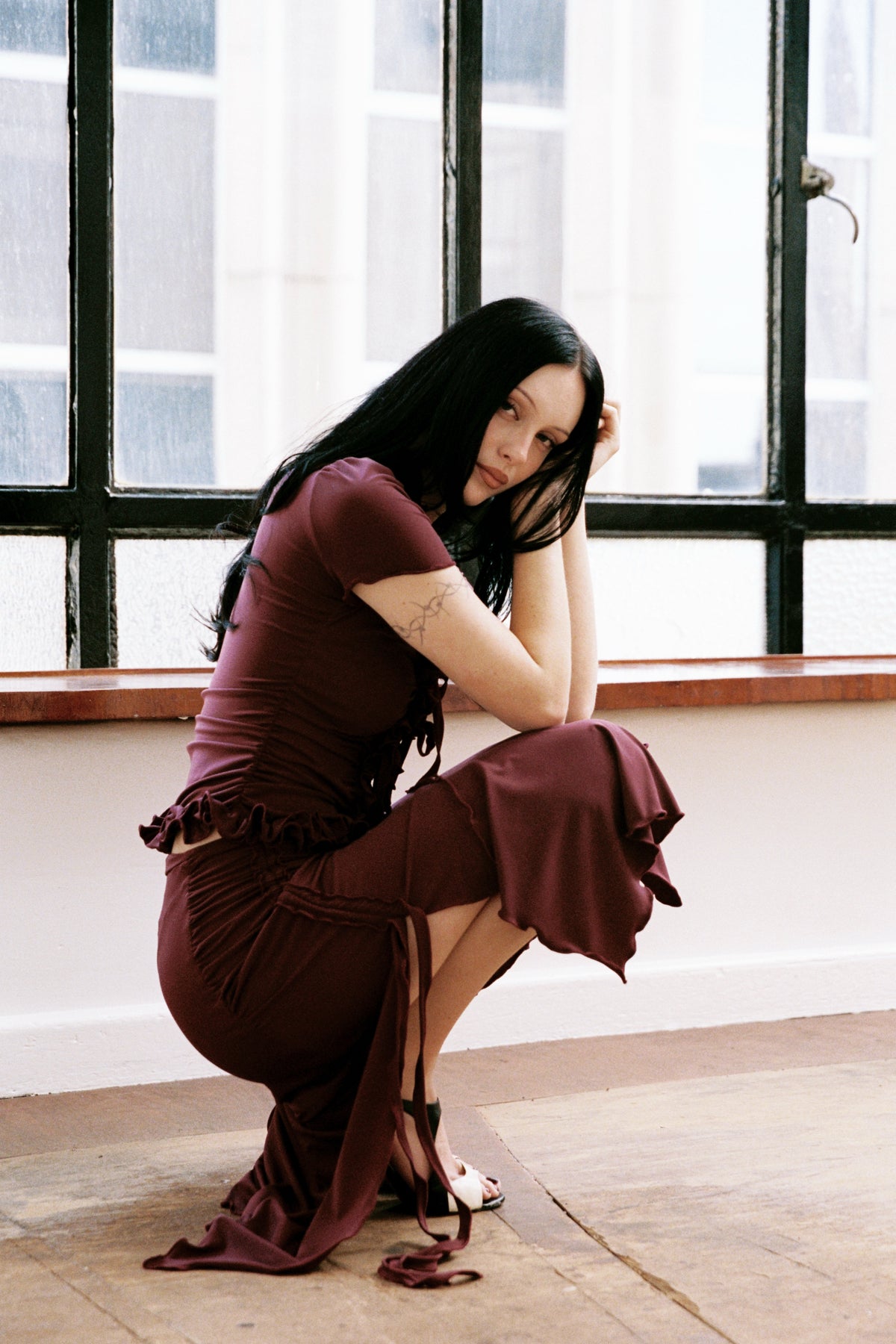 RUFFLE TOP SHORT SLEEVE WINE
