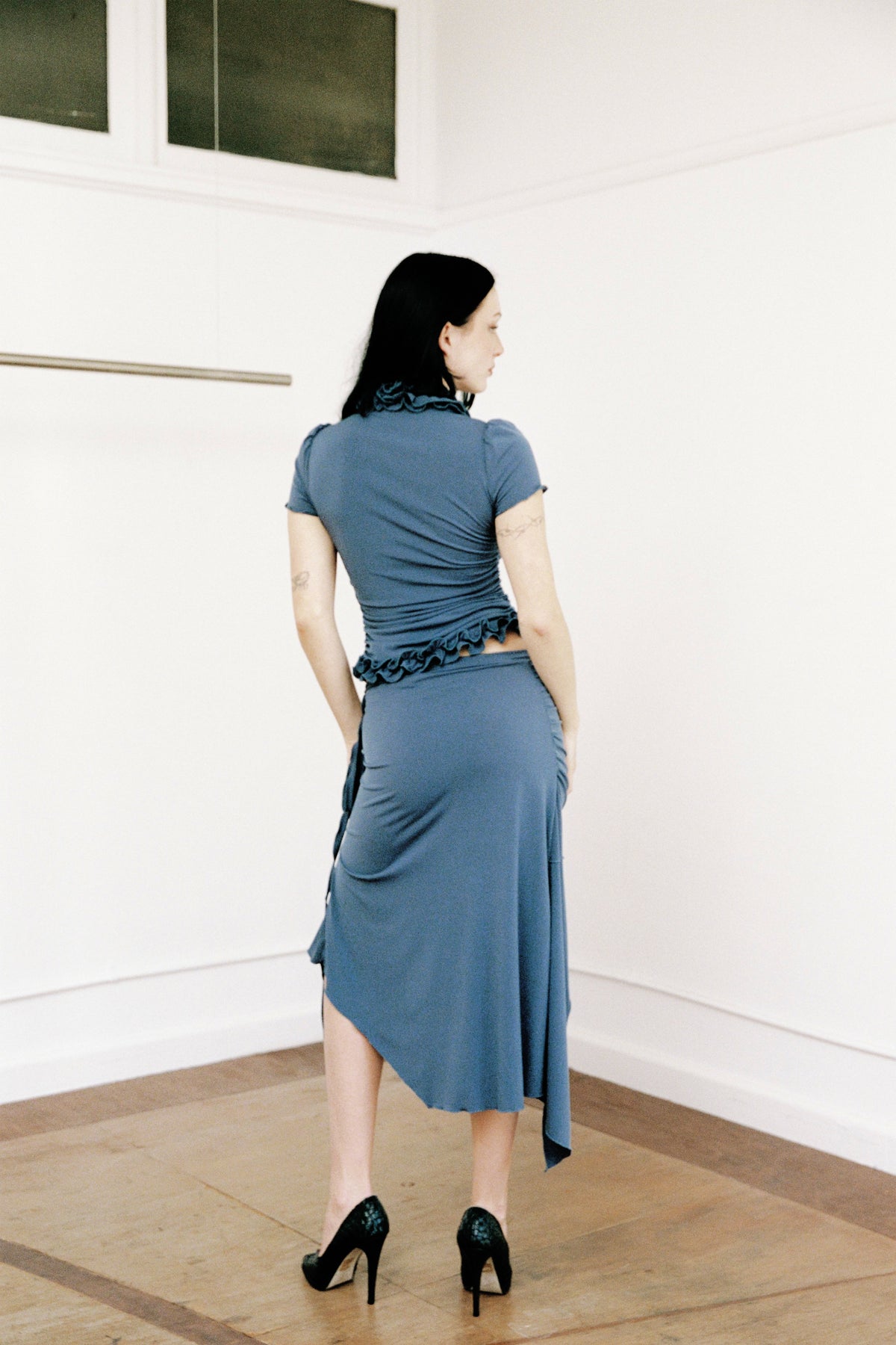 RUFFLE TOP SHORT SLEEVE FRENCH BLUE