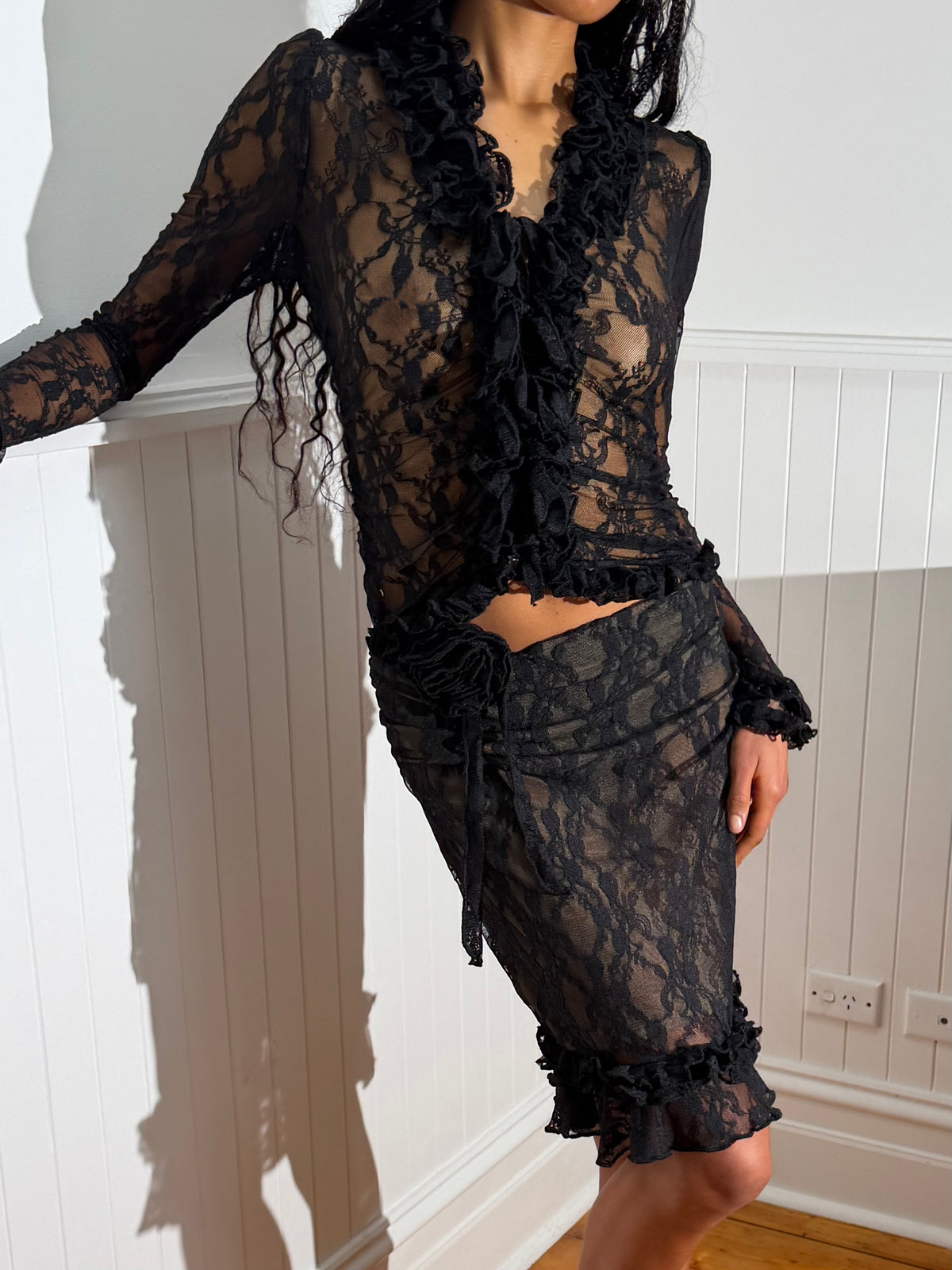 RUFFLE SKIRT BLACK LACE