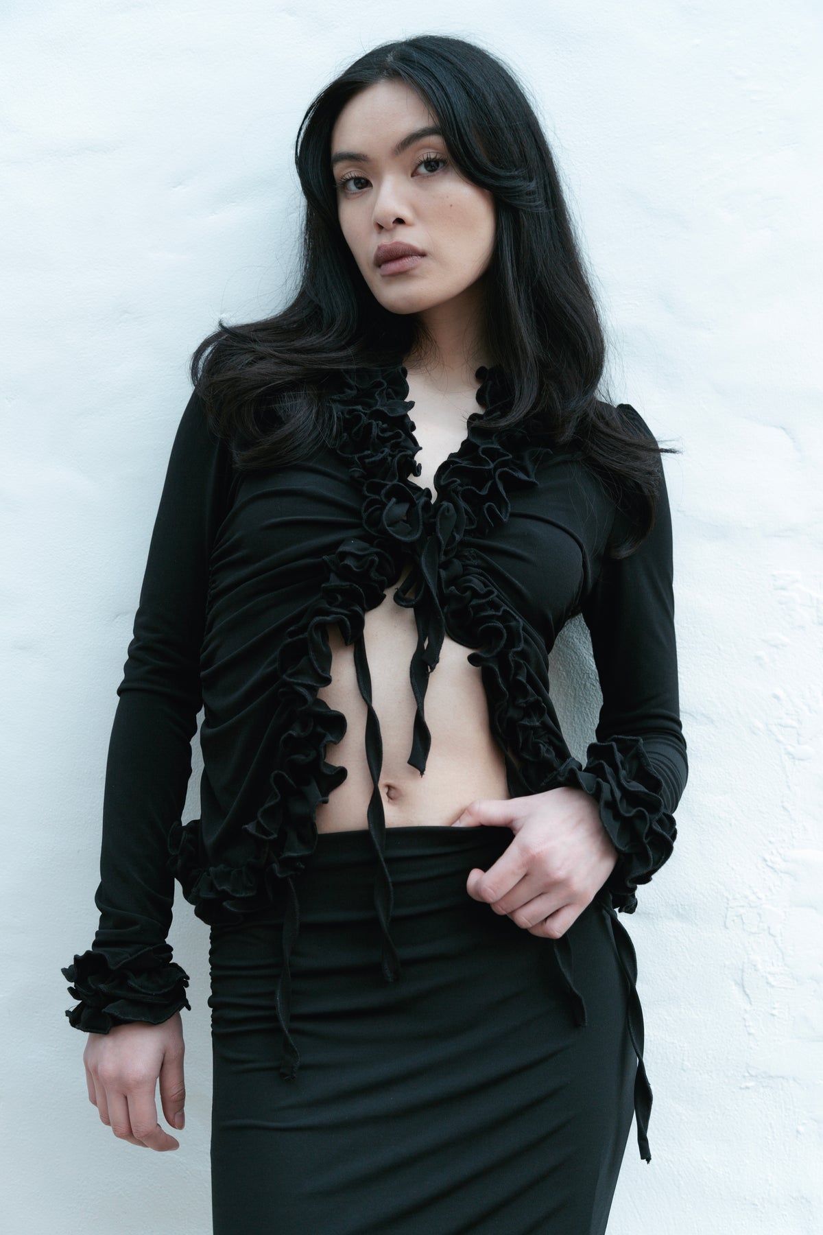RUFFLE TOP BLACK