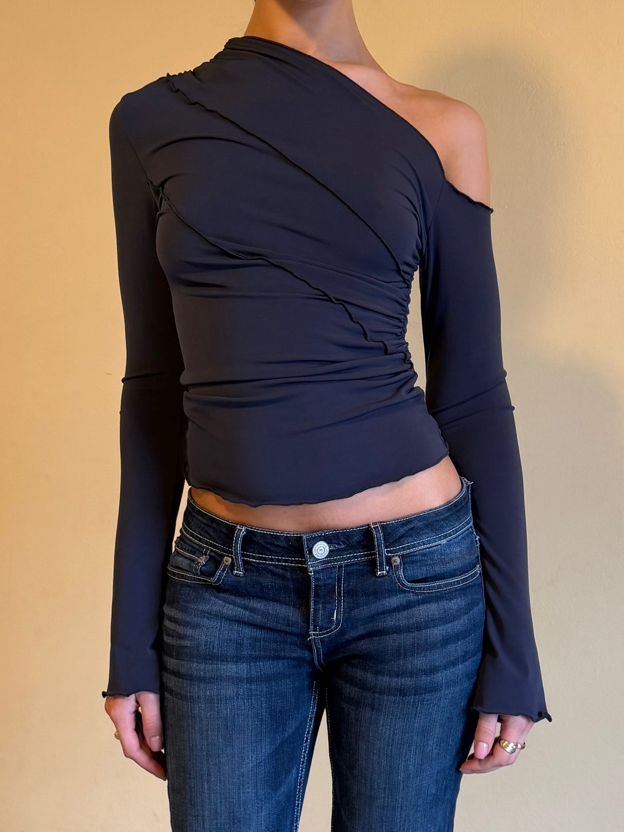 DARK BLUE POP SHOULDER TOP