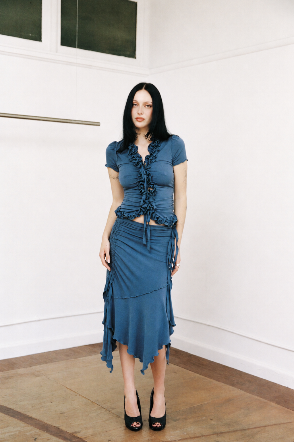 RUFFLE TOP SHORT SLEEVE FRENCH BLUE
